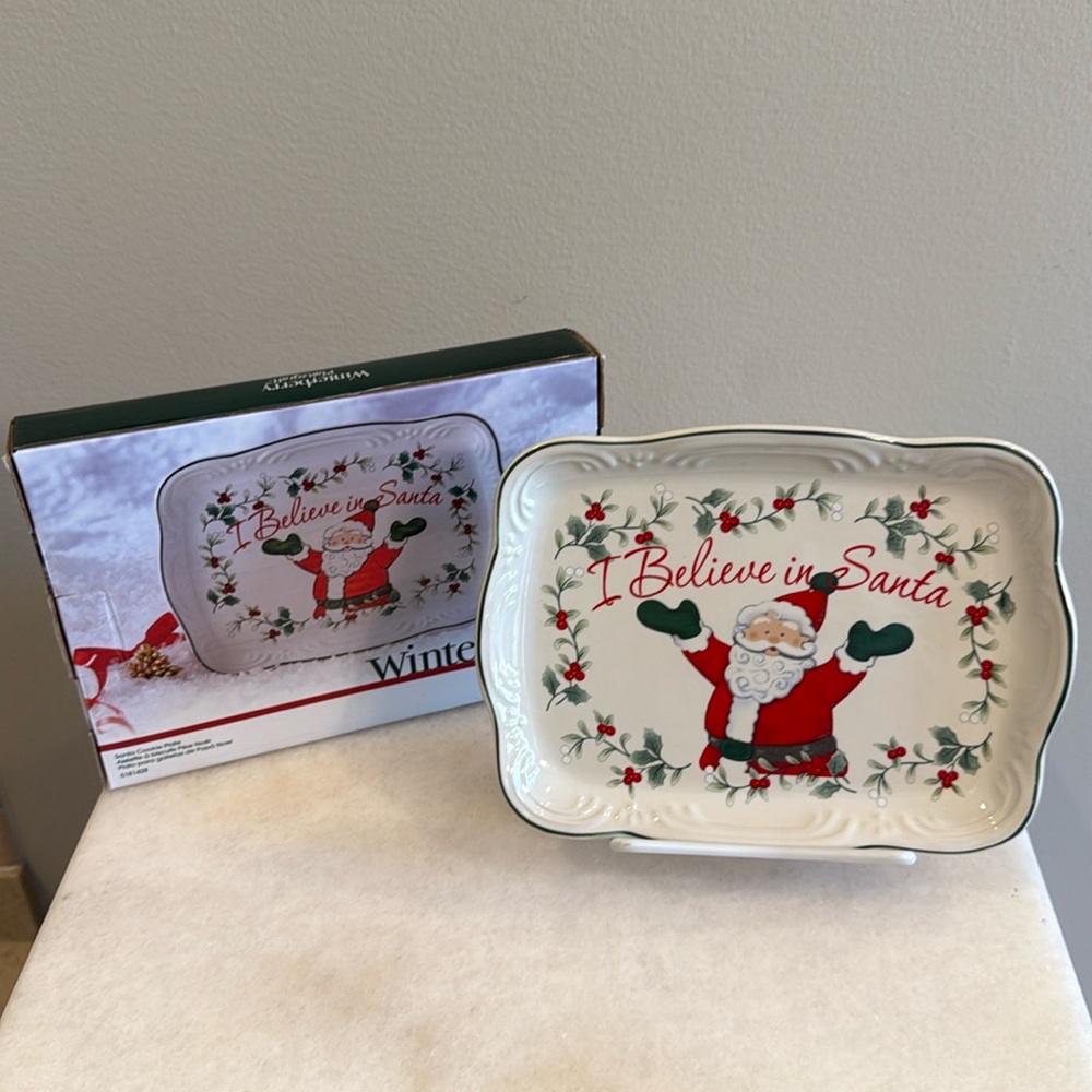 NWT Pfaltzgraff Winterberry Santa Cookie Plate